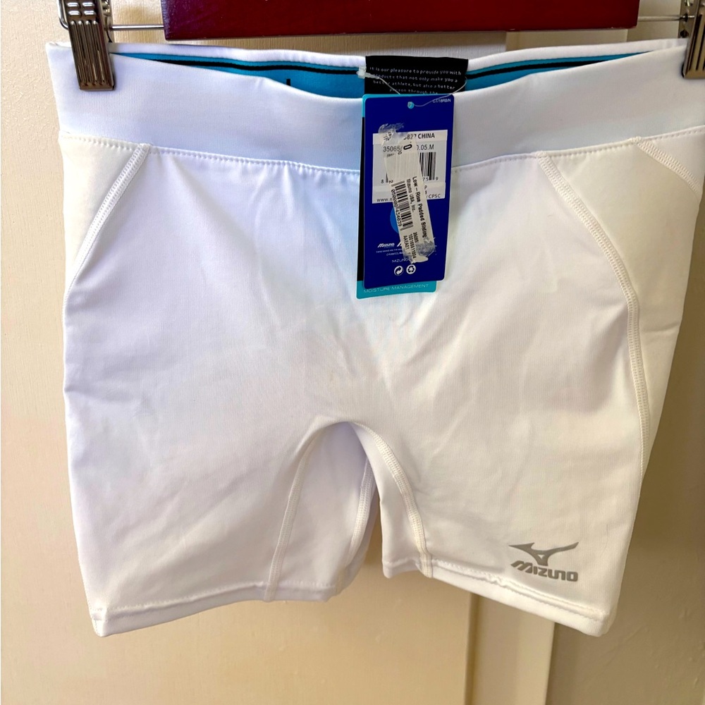Women’s Mizuno medium softball shorts: new with tag